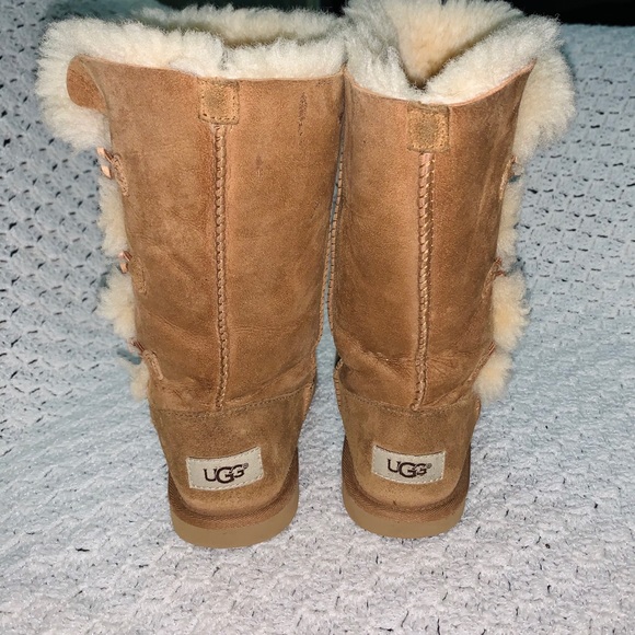 UGG Bailey Button - Picture 2 of 6